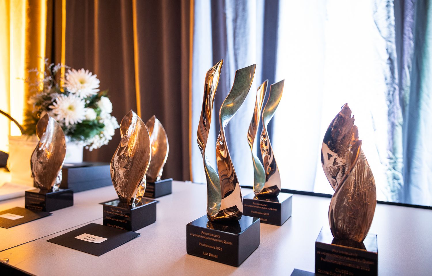 Les trophées des Prix d'excellence de l'administration publique 2022.